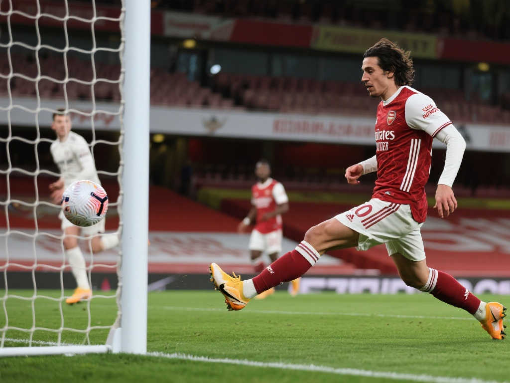 枪手惊险过关!克瓦拉茨赫利亚弧线射门击中立柱 枪手惊险过关!克瓦拉茨赫利亚弧线射门击中立柱